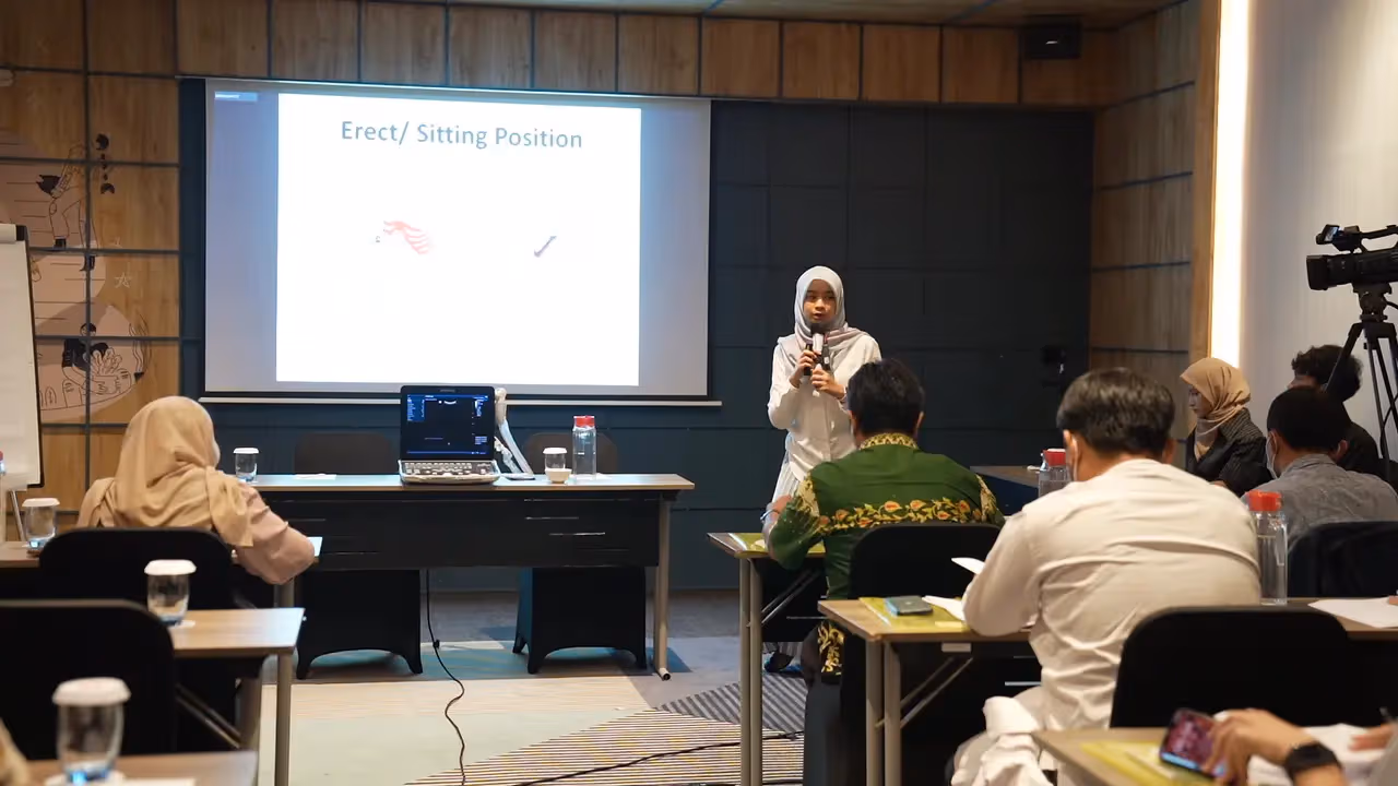 Suasana webinar DokterPost